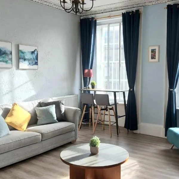 Spacious Victorian Apartment in Edinburgh City, hotel sa Edinburgh