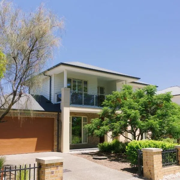 Hampton Luxe Designer Retreat with Park Views, hotel din Melbourne