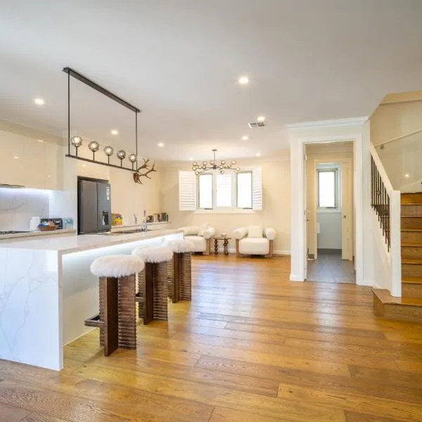 Hampton Luxe Retreat 4BR Pet Friendly – hotel w Melbourne