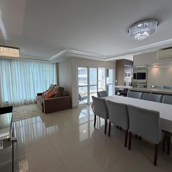 Apartamento 3 dormitórios Meia Praia SC
