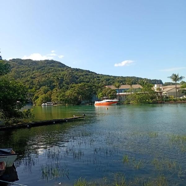 Casa maravilhosa no canal da barra da lagoa