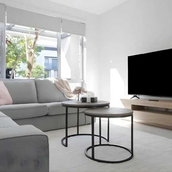 Premier 4BR Seaside Escape & Luxury Steps from Coogee Beach, viešbutis Sidnėjuje