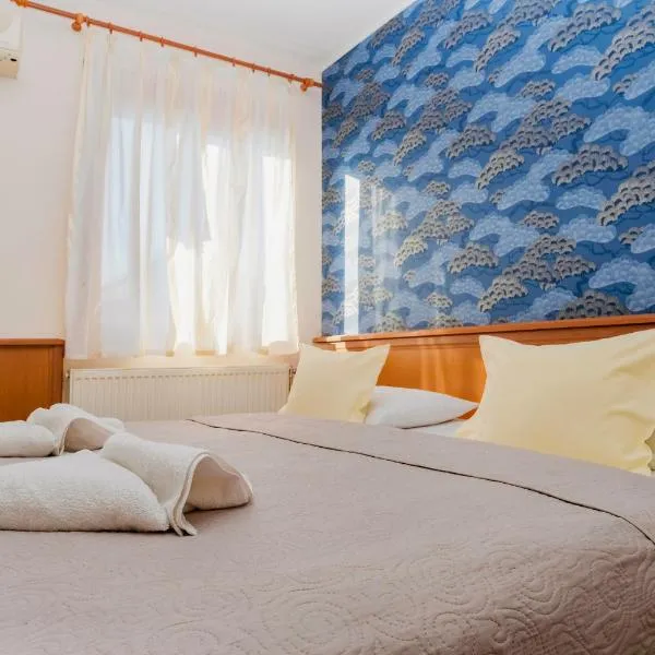 König Hotel, hotel v mestu Pécs