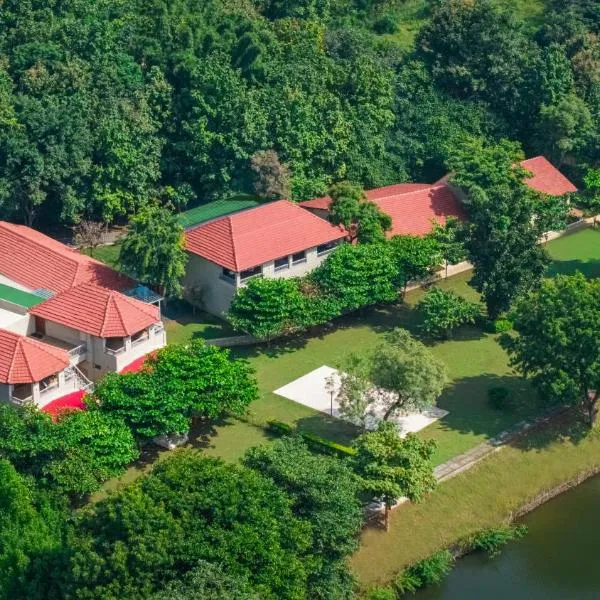 The Forest Chapter by Sayaji Madhai: Sohāgpur şehrinde bir otel