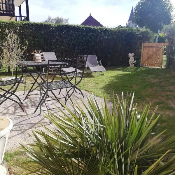 Appartement avec jardin à 50 m de la plage et 2 vélos inclus, hotel v mestu Ouistreham