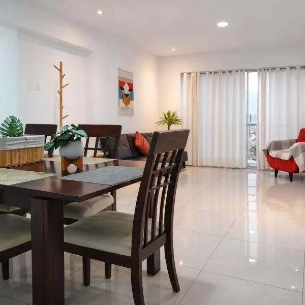 Agradable, en el centro y con cochera、トルヒーリョのホテル