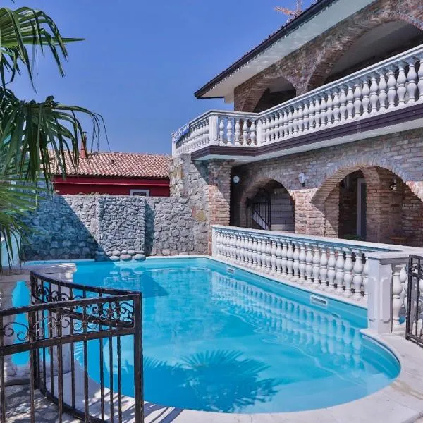 Casa Oasa Boutique rooms Gourmet Pizza Pool near Koper, отель в Копере