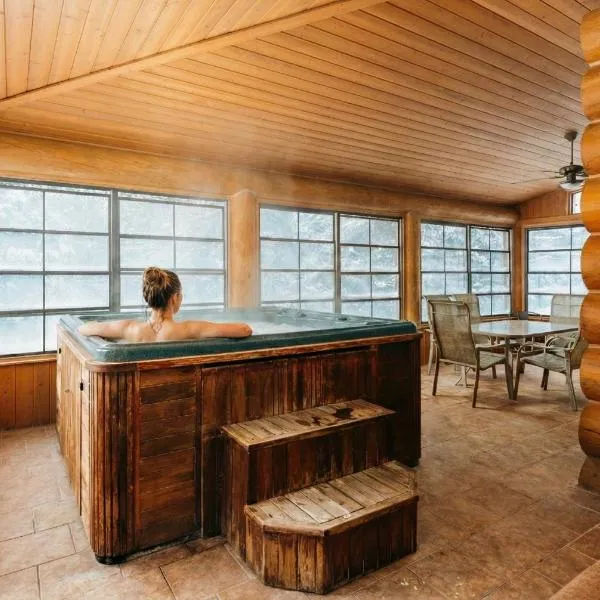 Serenity Private Hot Tub - Fiddler Lake, hotel v destinácii Mille-Isles