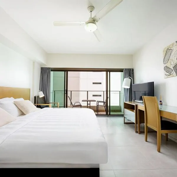 Darwin Apartment Hotel, Kitchen & Pool& Car Park, hotell Darwinis
