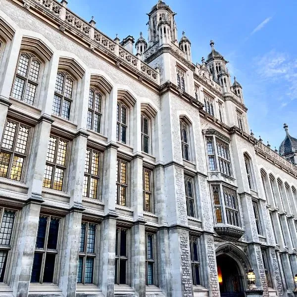 Great Entire Apartment Between West End and St Pauls Cathedral, hotelli Lontoossa