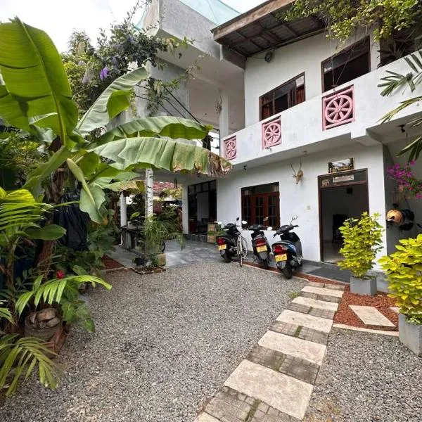 Bamboo Garden Inn, hotel in Goiyapana