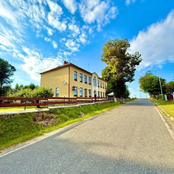 Restaurace a Hotel U Šimáka Radostín, khách sạn ở Radostín