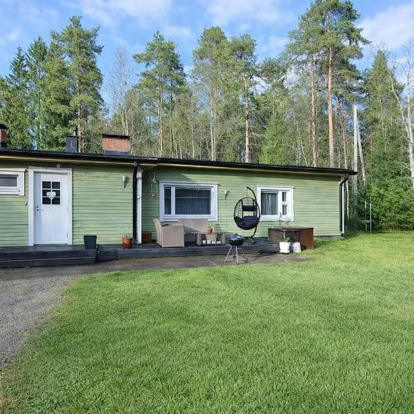 Lumi & Luonto - Entire 100 sqm 3-BR house with private wood fired sauna, hotelli Oulussa