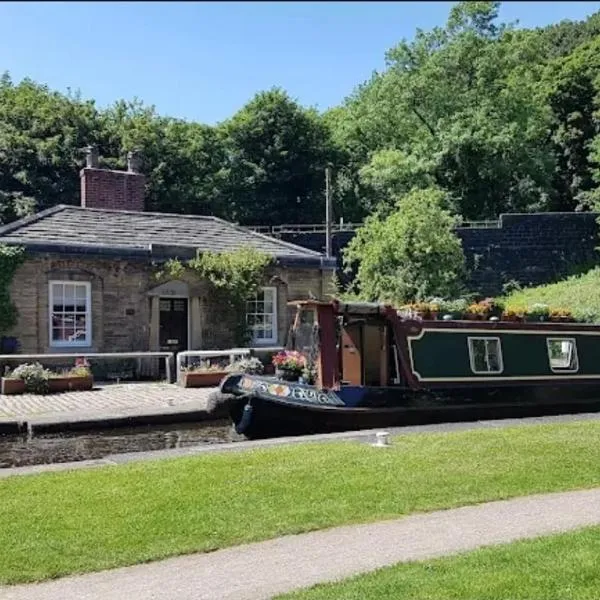 Lock Keepers Cottage at Salterhebble, hotel a Exley