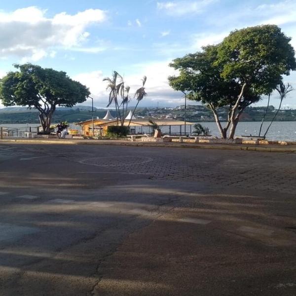 Excelente apartamento - 50 Passos da Beira Lago