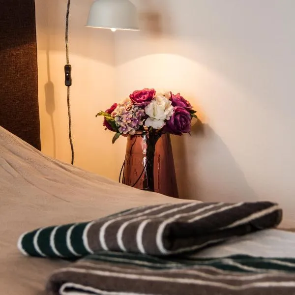 Rooms Rebolj、オシエクのホテル