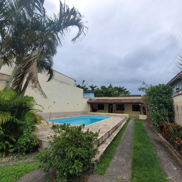 CASA COM PISCINA - 3 Quartos