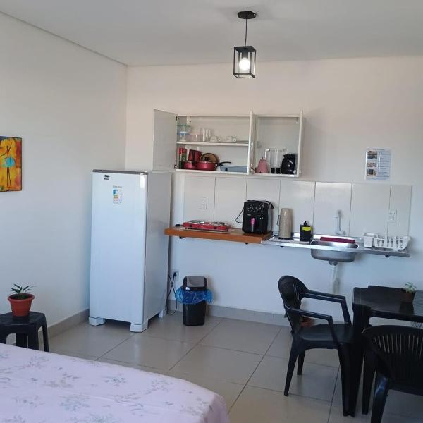 Studio completo, Ar, Tv, Wifi, perto de tudo - Foto 3