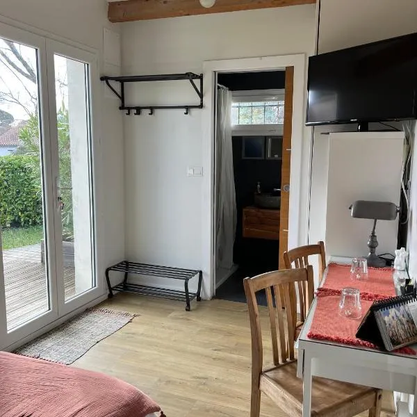 Chambre d'hôtes "Mirabel" – hotel w mieście Saint Jean