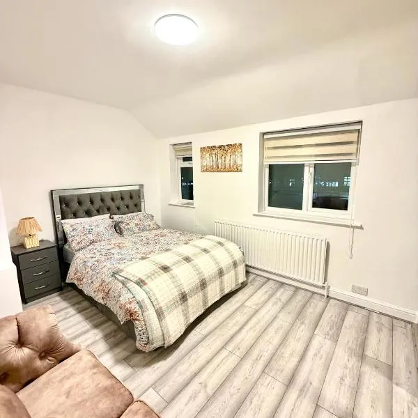 3 Bedrooms House CheapUKholiday, khách sạn ở Dagenham Dock