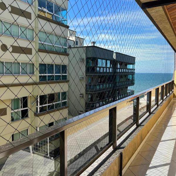Apartamento lateral mar no centro da Meia Praia