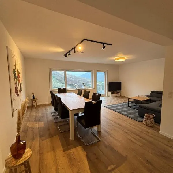 Ferienhaus an der Burg Coraidelstein, hotell i Klotten