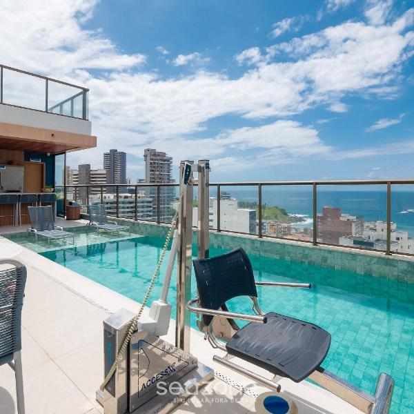 Acomodações completas em prédio com piscina a 270m da Praia da Barra - CAOa