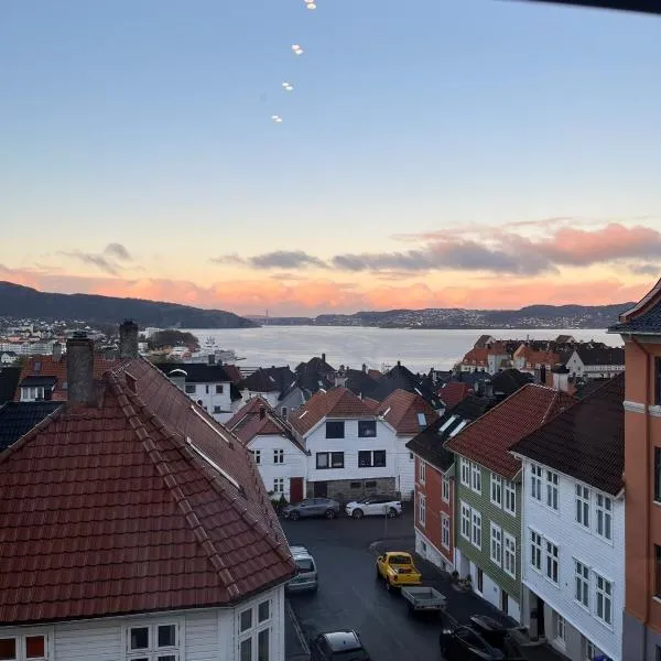 Nice and central apartment in Sandviken with sea view, hotel em Bergen
