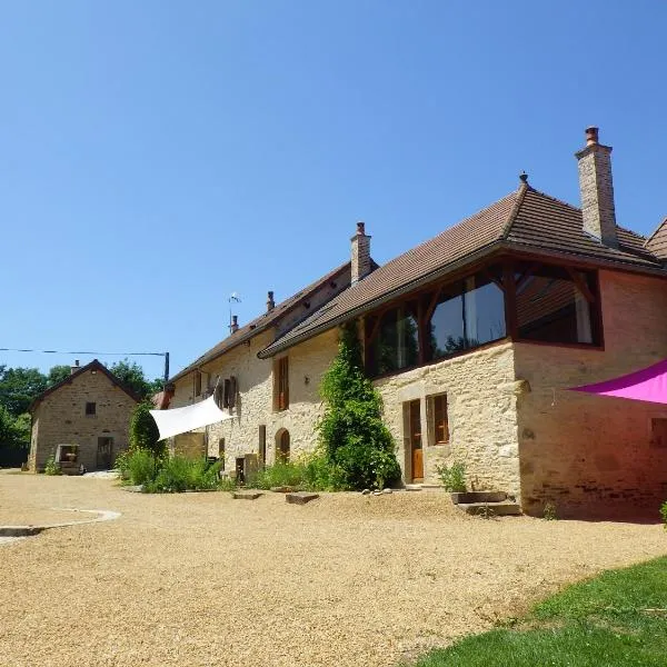 Gîte La grange des Hirondelles 15 personnes 5litsdoubles 5litssimples 1convertible chez MAYMARD Yannick à 28 route de la croix forêt à ANTULLY réf à Gîte de France G2005 Corps de ferme entièrement rénové de bon standing, hotel em Antully