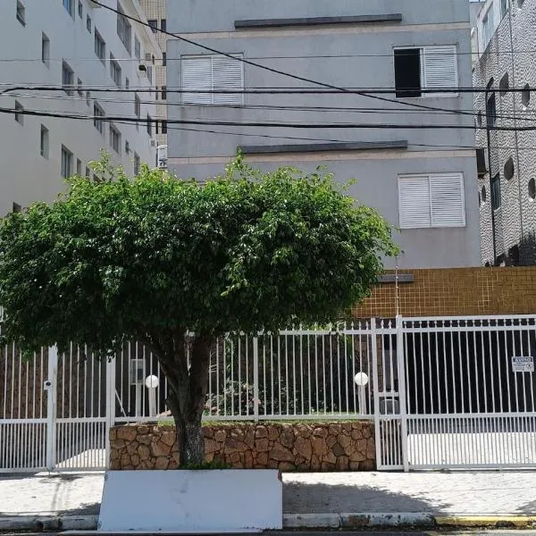 400 mt da Praia da Enseada Wi-fi Estacionamento gratuito cozinha completa, hotel v destinaci Guarujá