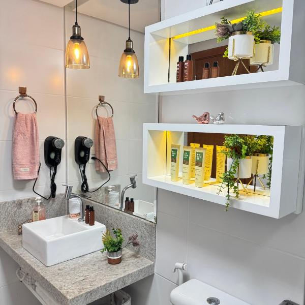 Magnífico APARTAMENTO de Charme - 3 quartos AR CONDICIONADOS SPLIT - Beira Mar, 2 banheiros, 2 Vagas Garagem, 4 Varandas, 2 Elevadores, Redes para Descanso, Wi-Fi, Air Fryer, Disney Plus, HBO Max, Cadeiras de Praia e Caixa Térmica - Foto 3