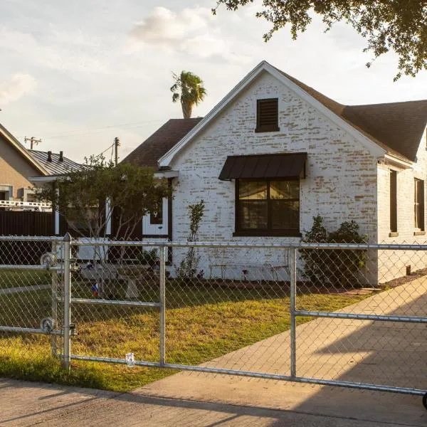 Hidden Gem Near Plaza Mall - Mi Casita McAllen, hotel a McAllen