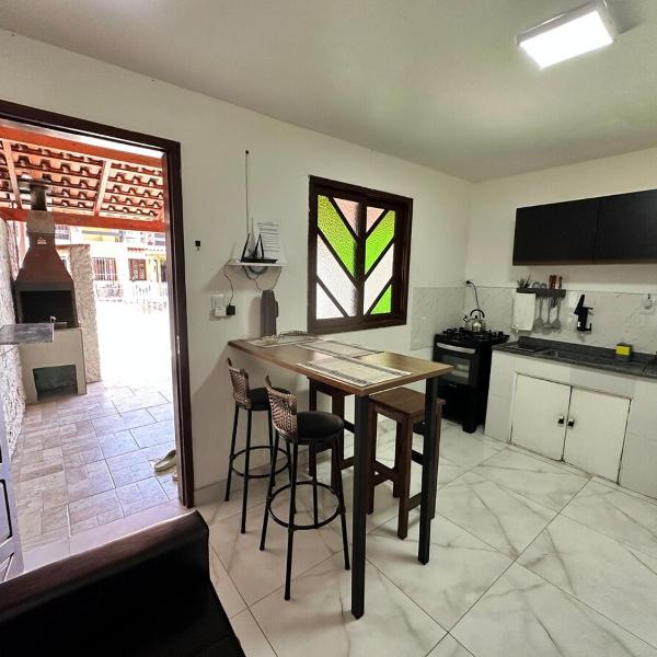 Casa com Churrasqueira poucos metros da Praia - Foto 4
