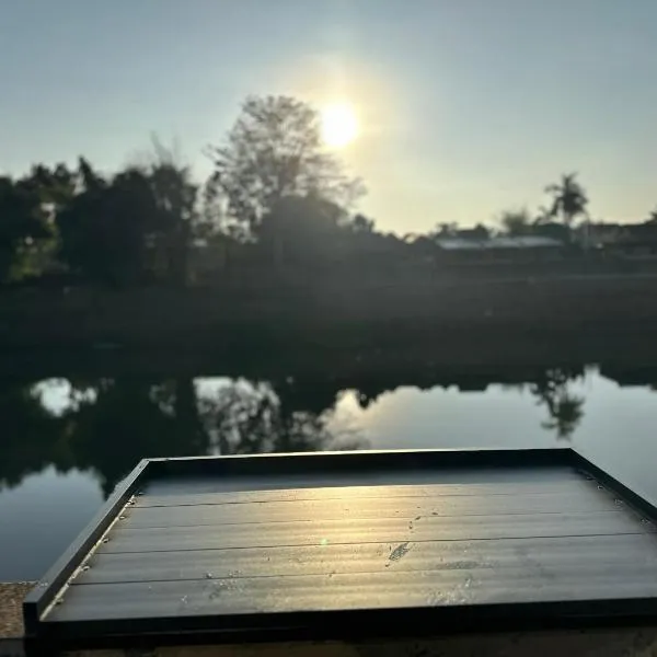 ริมน้ำน่านบ้านอิ๊กขะหลิ๊ก, ξενοδοχείο σε Nan