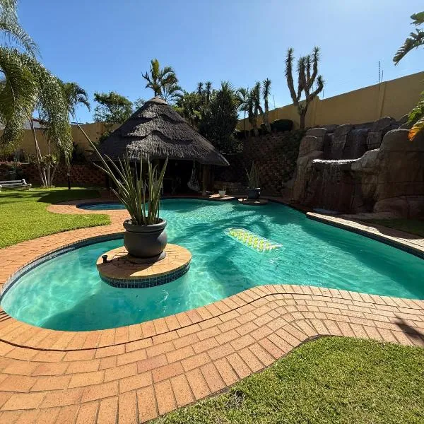 3 San Antonella - PET FRIENDLY on request - Aircon - Pool, khách sạn ở Durban