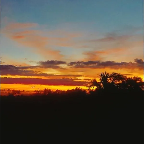 SKY SUNSET BUNGALOWS AND Restaurant, hotel Tetebatuban