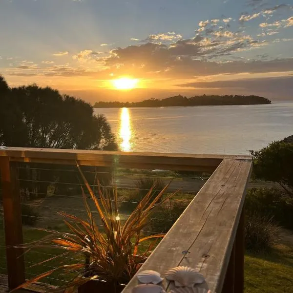 Beachcomber-Bruny Island Water Front Views โรงแรมในAlonnah