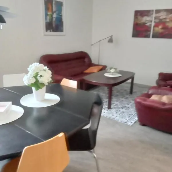 Golden Work Hostel, מלון באסקילסטונה