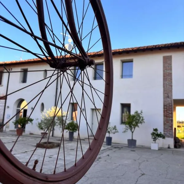 FORESTERIA LOMBARDA BED and BIKE CREMONA, hotel en Crotta dʼAdda