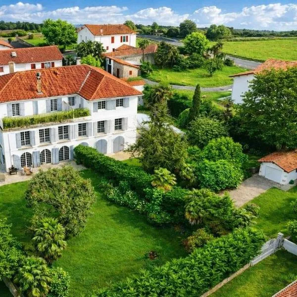 Magnifique 16 pers proche plage St-Jean, hotell sihtkohas Ascain