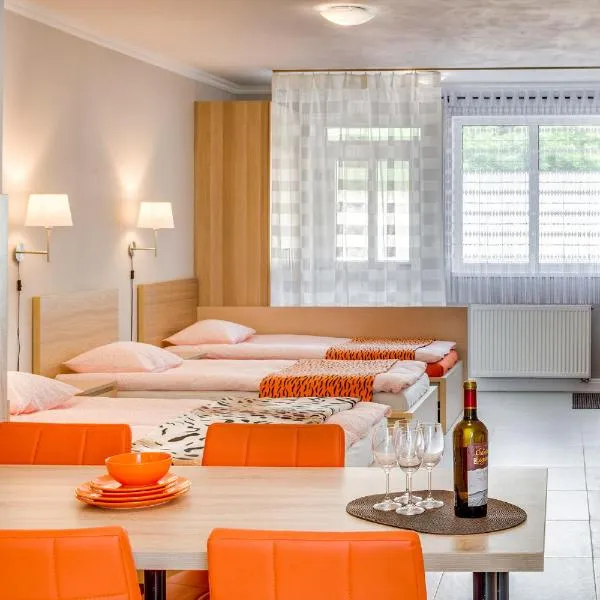 Apartements Studio 964, hotel v destinaci Líbeznice