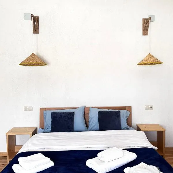 "White House Nakani" - Guesthouse near the centre, hotel din Mestia