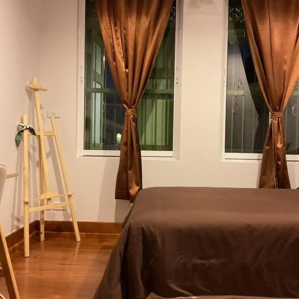 Mookda House Chinatown BKK near MRT Samyot, hotel sa Khlong San