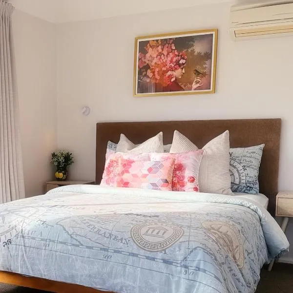 Cozy & Sunny Room-Near City, Short Drive to City Center & Coast, hotel a Christchurch