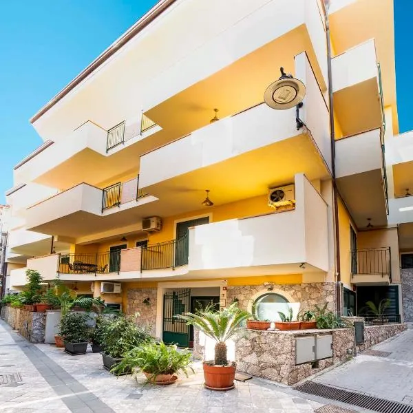 Le Tartarughe Aparthotel, hotel em Letojanni