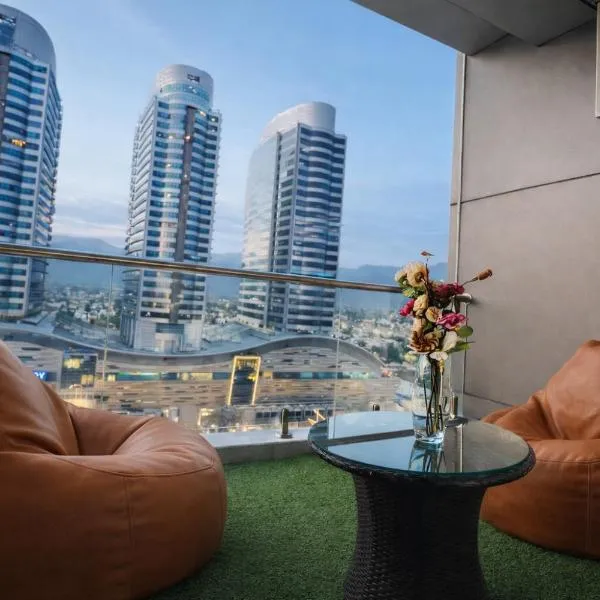 Elysium Tower Skyline View Signature Apartment Opposite Centaurus Mall Islamabad, hotel di Islamabad