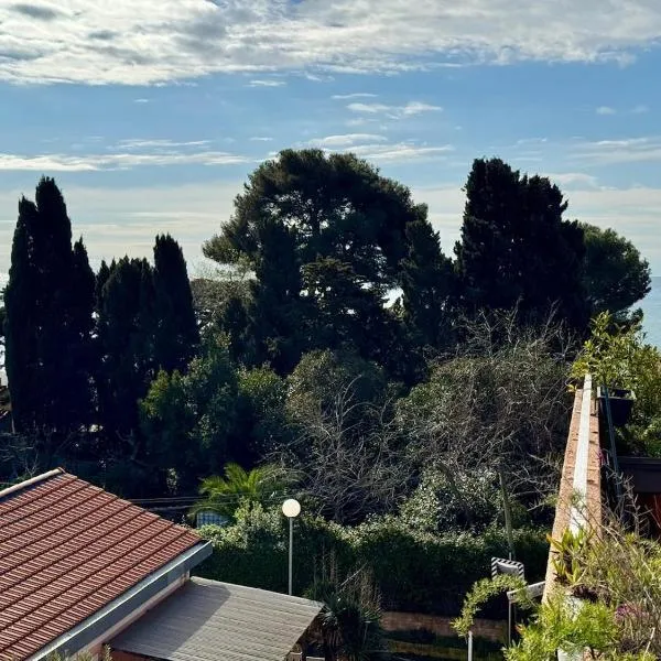 appartement T2, vue mer, accès privé à la plage, hotel in La Seyne-sur-Mer