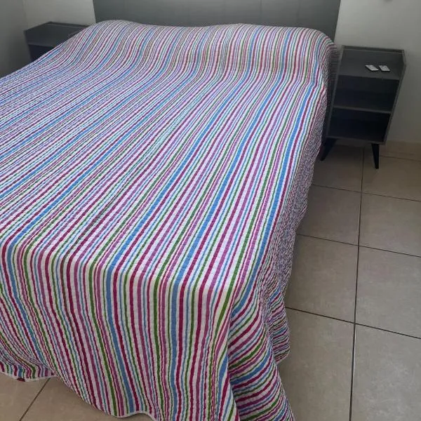 Apto 2 quartos, Wi-Fi rápido, Self check in – hotel w mieście Uberlândia