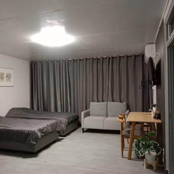 Popular Muang Thong Thani Condo, Building T9, Floor 8, Room 13, hotel en Pak Kret