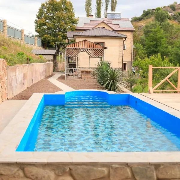 Shen toon guesthouse, hotel in Shnogh